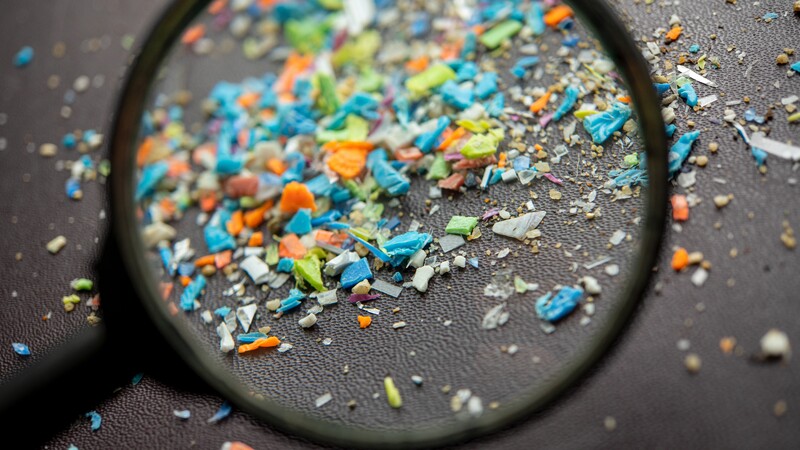 Magnifying glass over microplastics